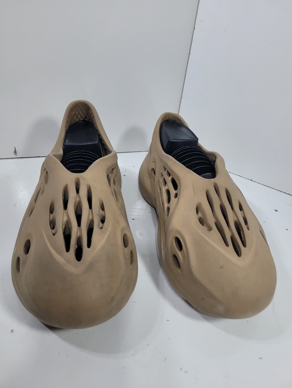 Adidas Yeezy Foam Runner Ochre Mens Size 9 GW3354 Clog RNNR Slip On